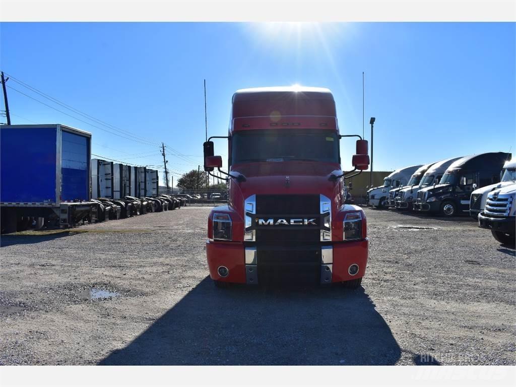 Mack ANTHEM Vilcēji