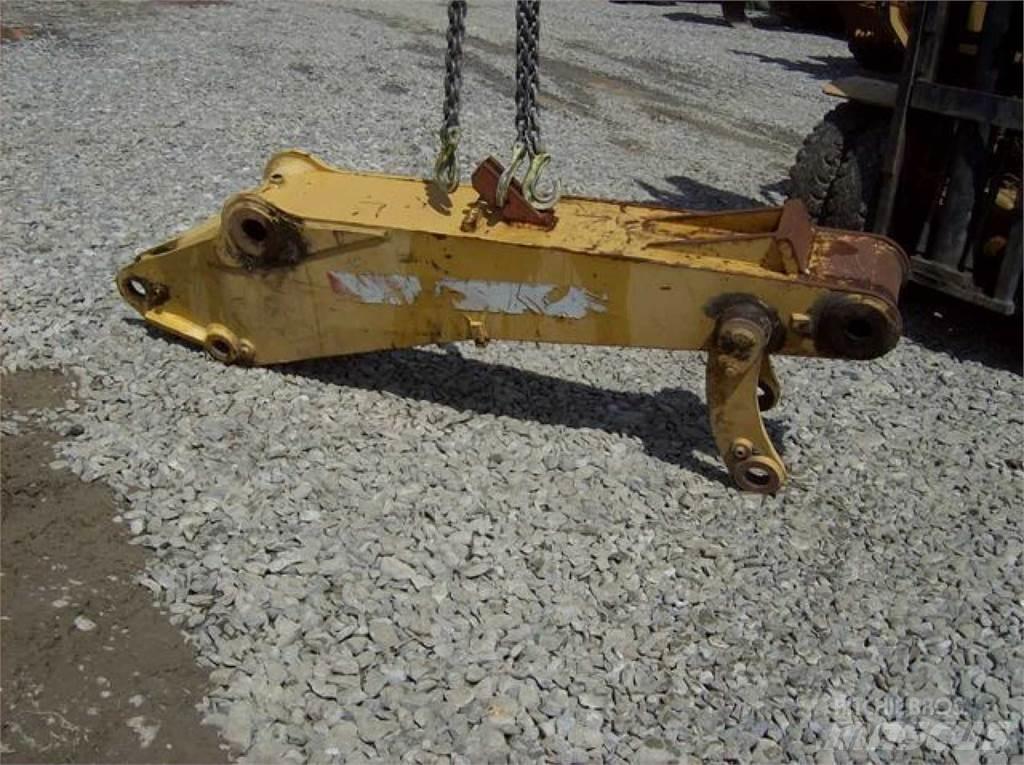 CAT 212 Šasija un piekare