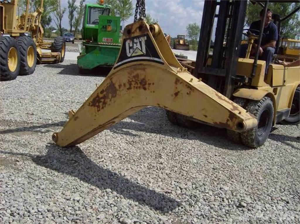 CAT 438C Šasija un piekare