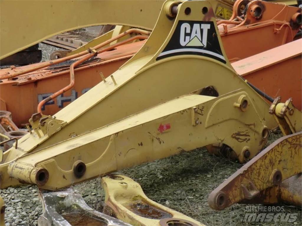 CAT 438C Šasija un piekare