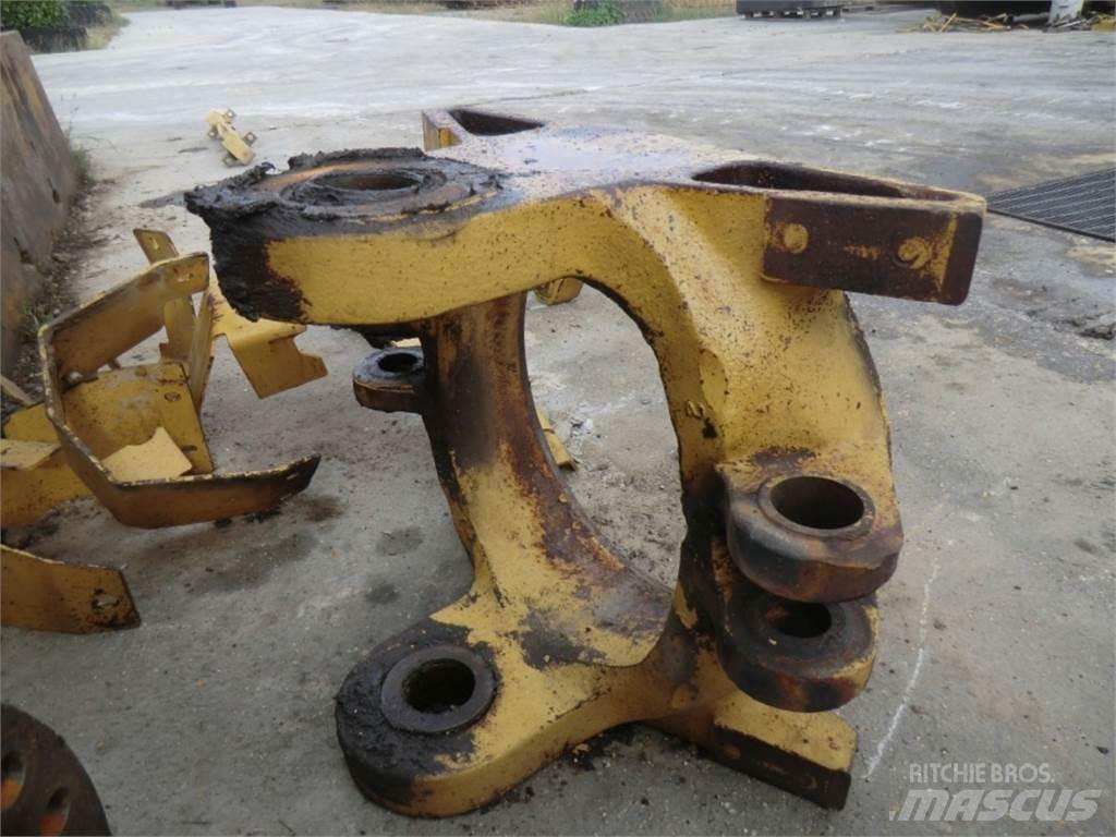 CAT 735 Šasija un piekare