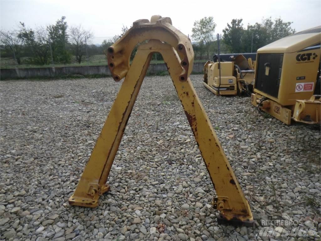CAT 735 Šasija un piekare
