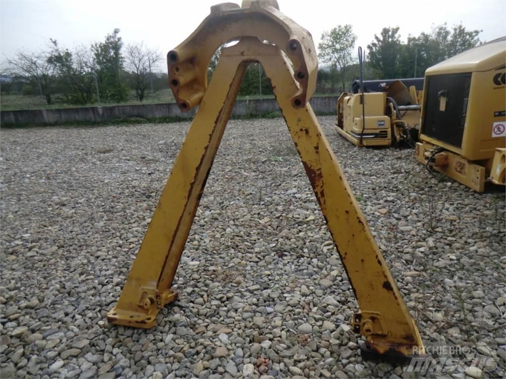 CAT 735 Šasija un piekare