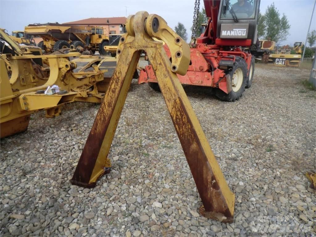 CAT 735 Šasija un piekare