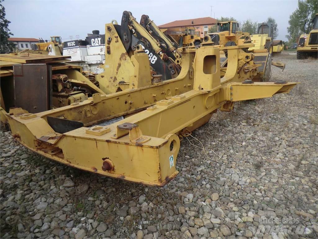 CAT 735 Šasija un piekare