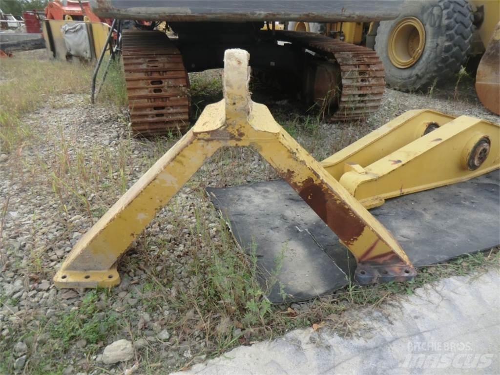 CAT 735 Šasija un piekare