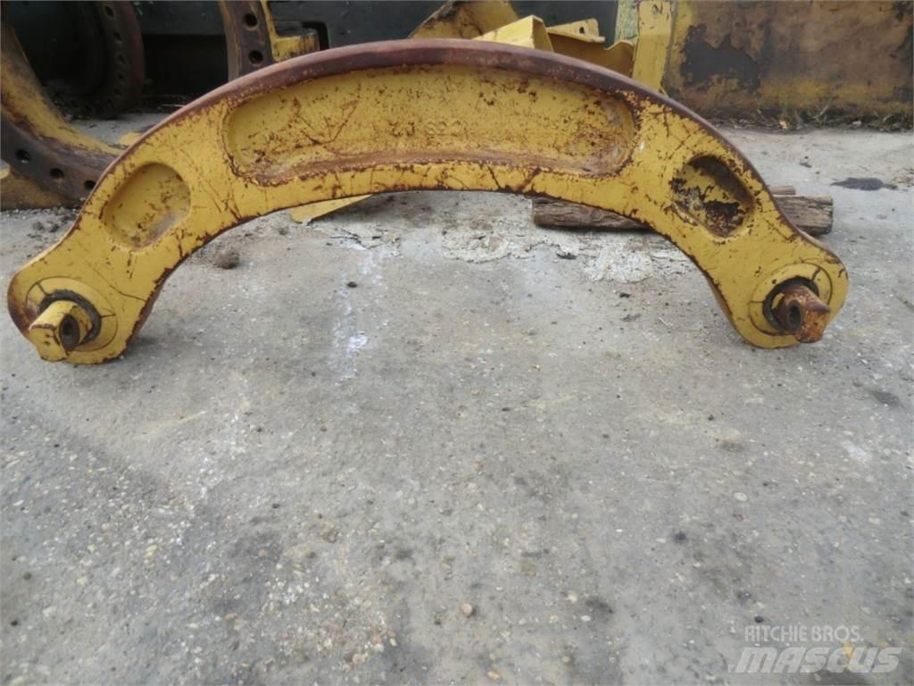 CAT 735 Sliedes, ķēdes un šasija
