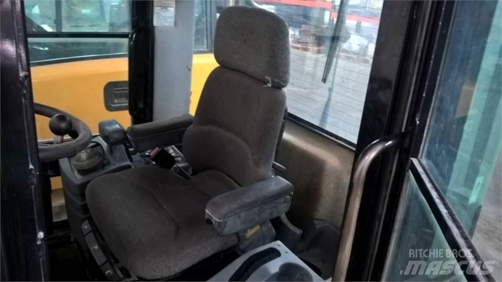 CAT 928G Šasija un piekare