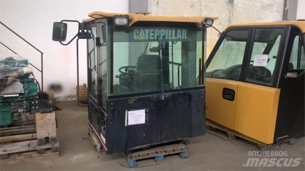 CAT 928G Šasija un piekare