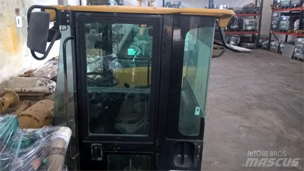 CAT 928G Šasija un piekare