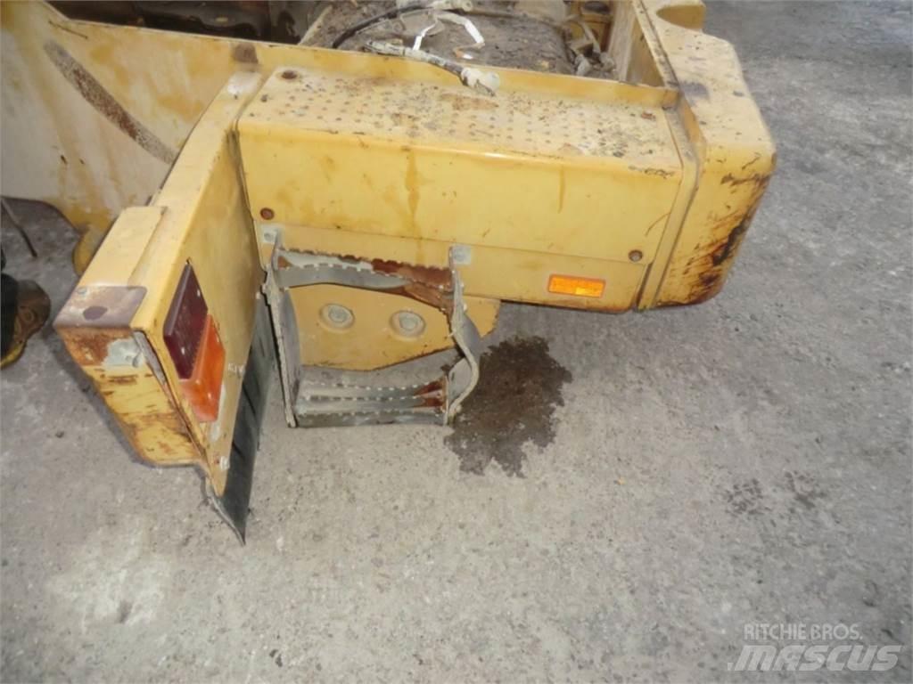 CAT 928G Šasija un piekare