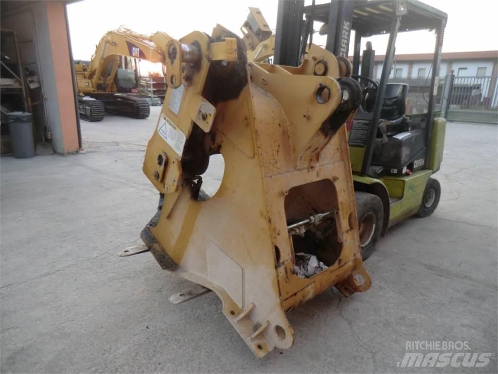 CAT 928G Šasija un piekare