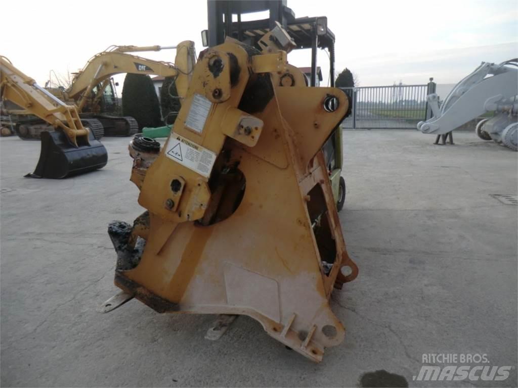 CAT 928G Šasija un piekare