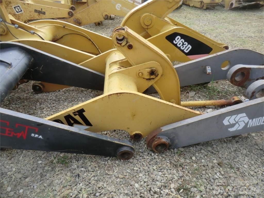CAT 943 Šasija un piekare