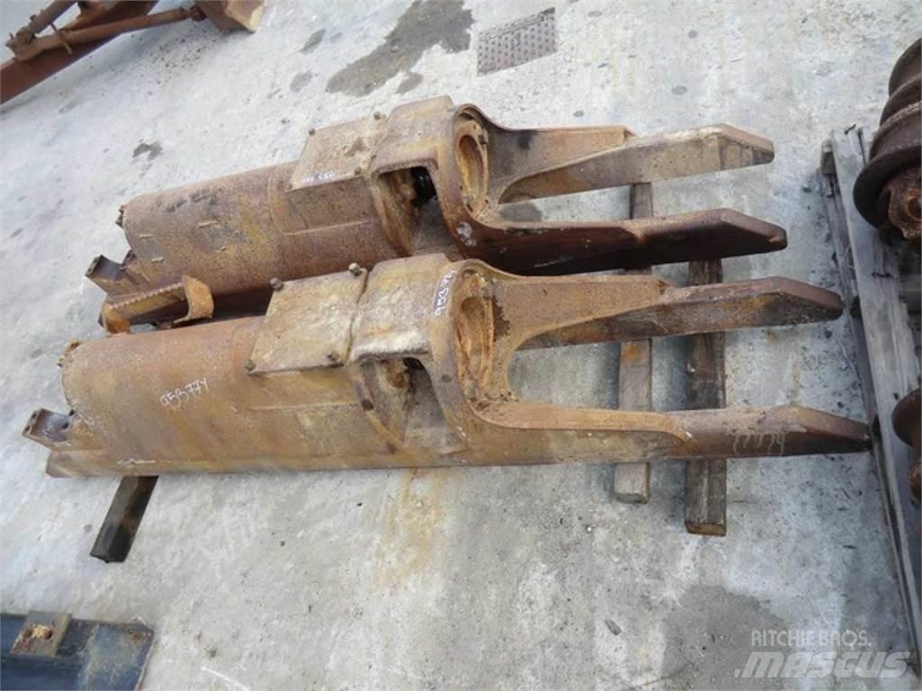 CAT 953 Sliedes, ķēdes un šasija