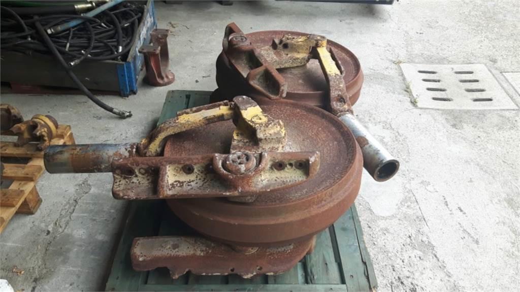 CAT 953C Sliedes, ķēdes un šasija
