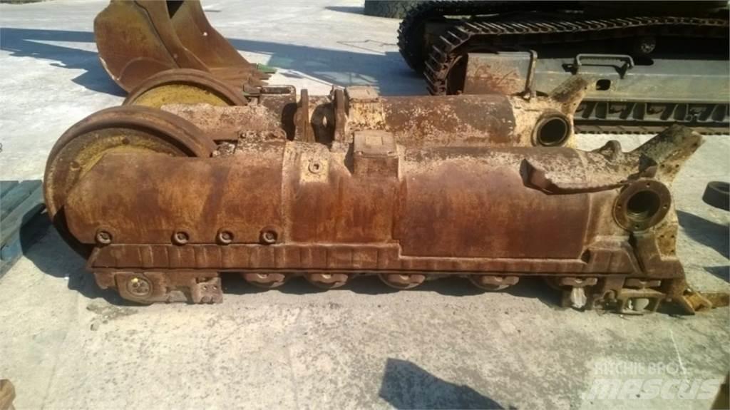 CAT 963C Sliedes, ķēdes un šasija