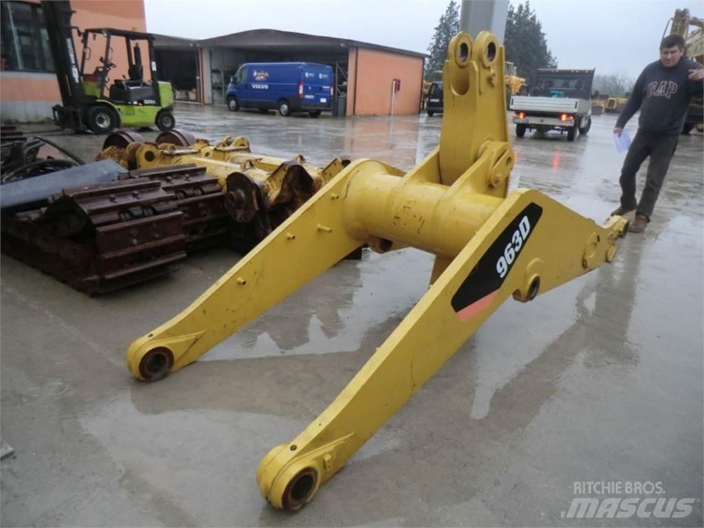 CAT 963D Šasija un piekare