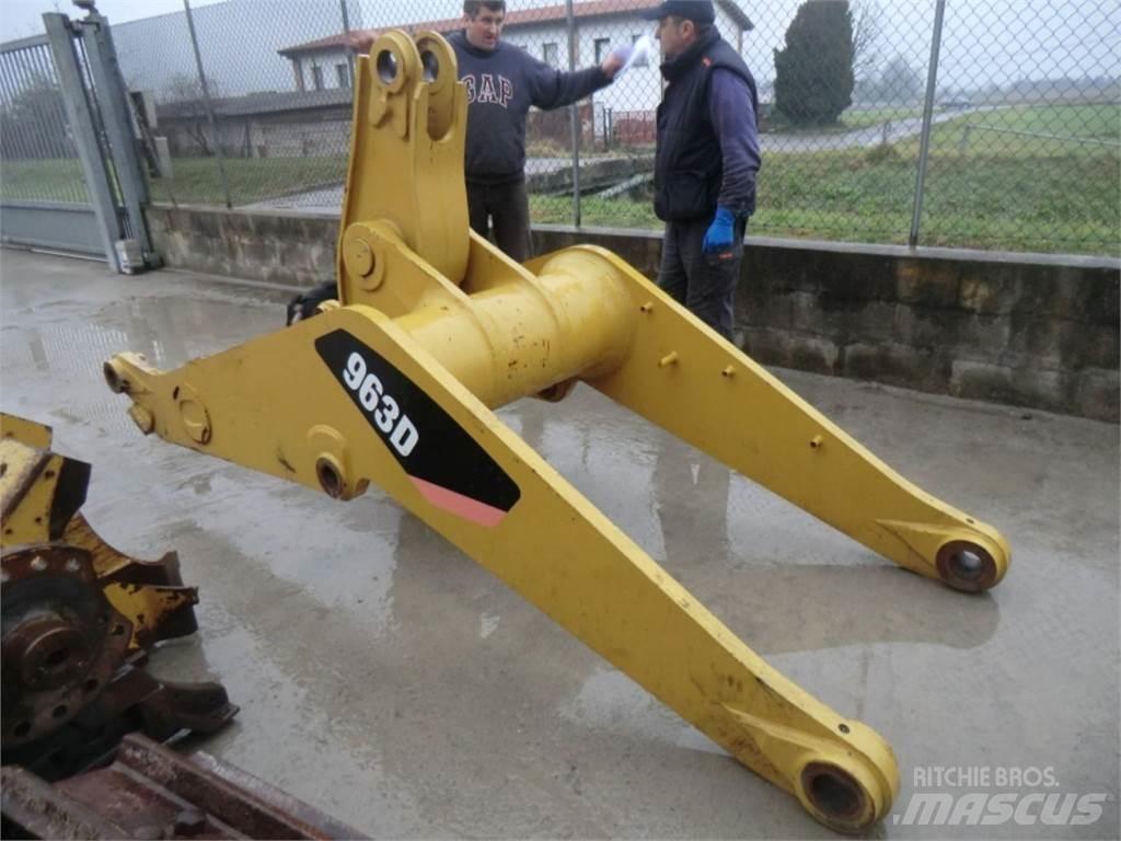 CAT 963D Šasija un piekare