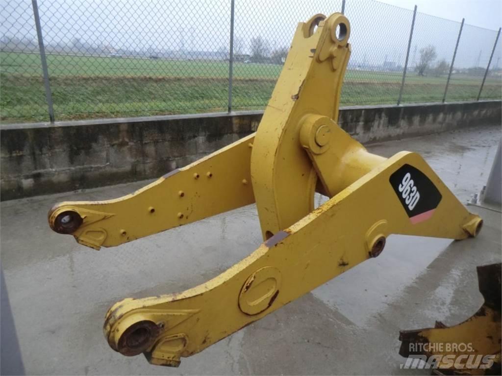 CAT 963D Šasija un piekare