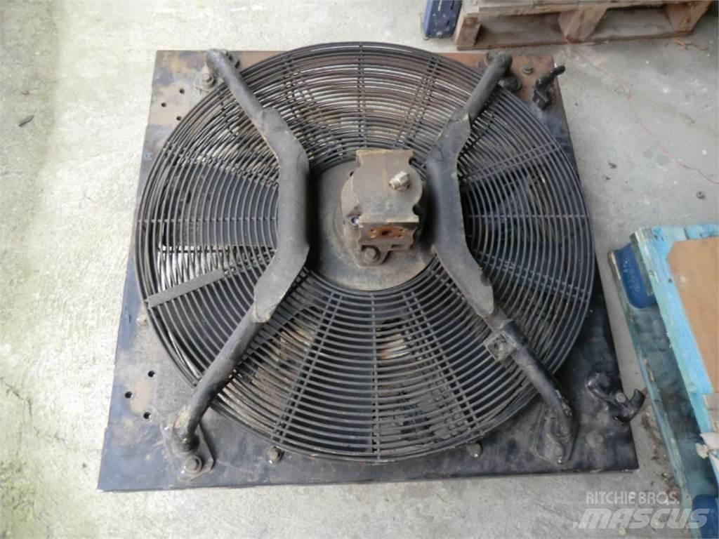 CAT 963D Šasija un piekare