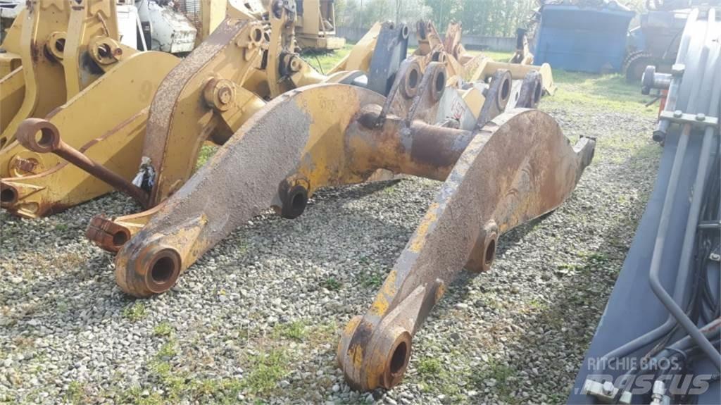 CAT 988B Šasija un piekare