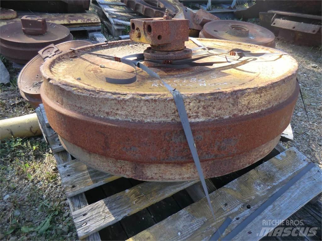 CAT D7E Sliedes, ķēdes un šasija