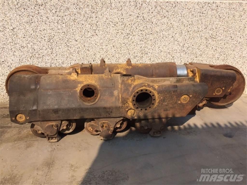 CAT  D8L Sliedes, ķēdes un šasija