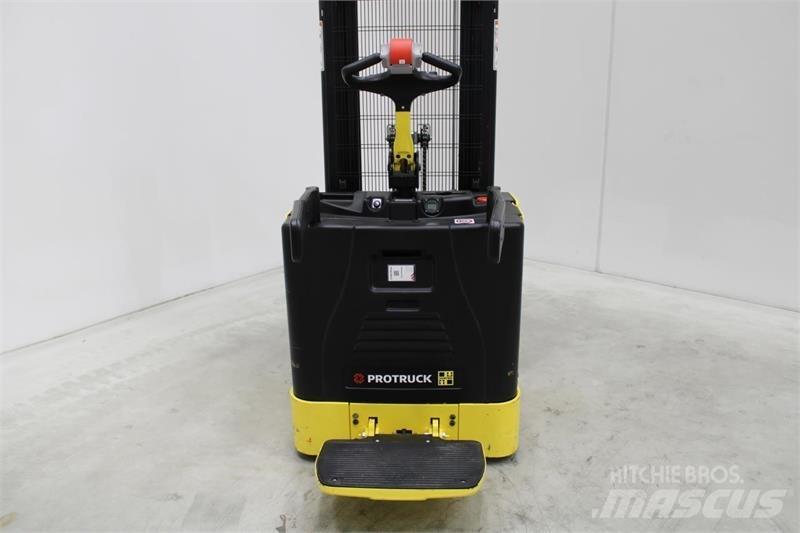 Hyster S1.5S Pašgājēji krautnētāji