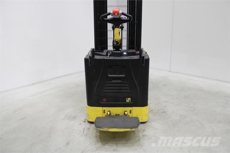 Hyster S1.5S Pašgājēji krautnētāji