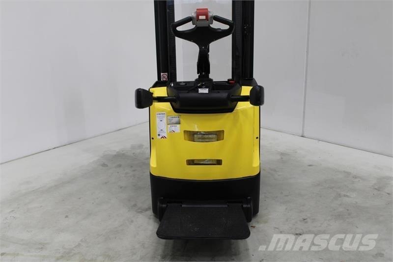 Hyster S1.6S Pašgājēji krautnētāji