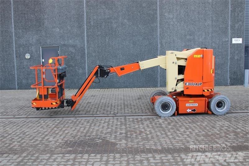 JLG E300AJP Strēles pacēlāji