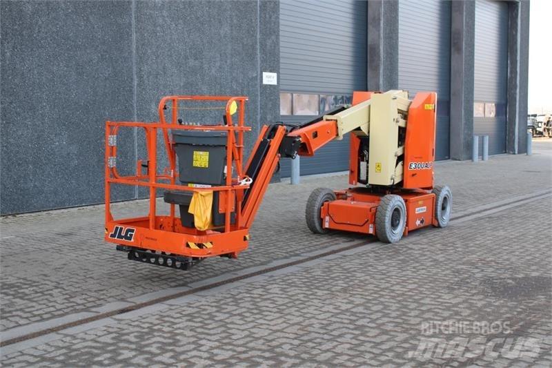 JLG E300AJP Strēles pacēlāji