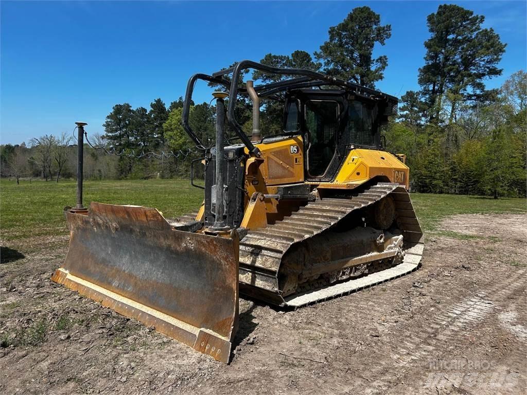 CAT D5 Kāpurķēžu buldozeri