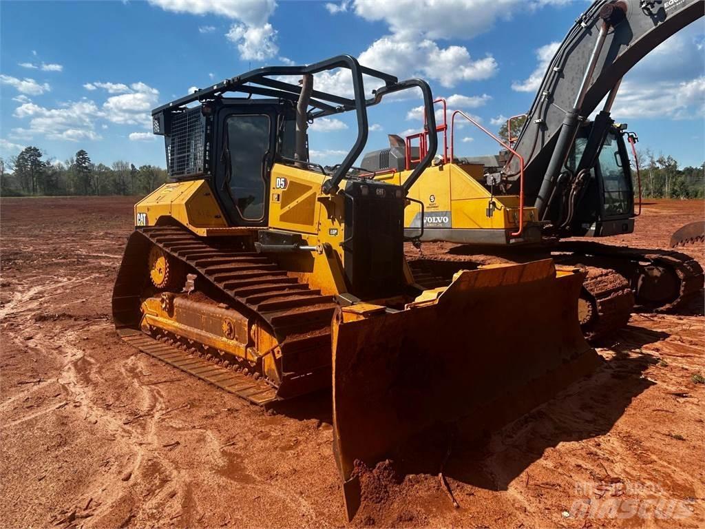 CAT D5 Kāpurķēžu buldozeri