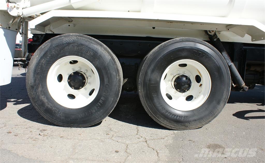 Mack LEU613 Atkritumu izvešanas transports