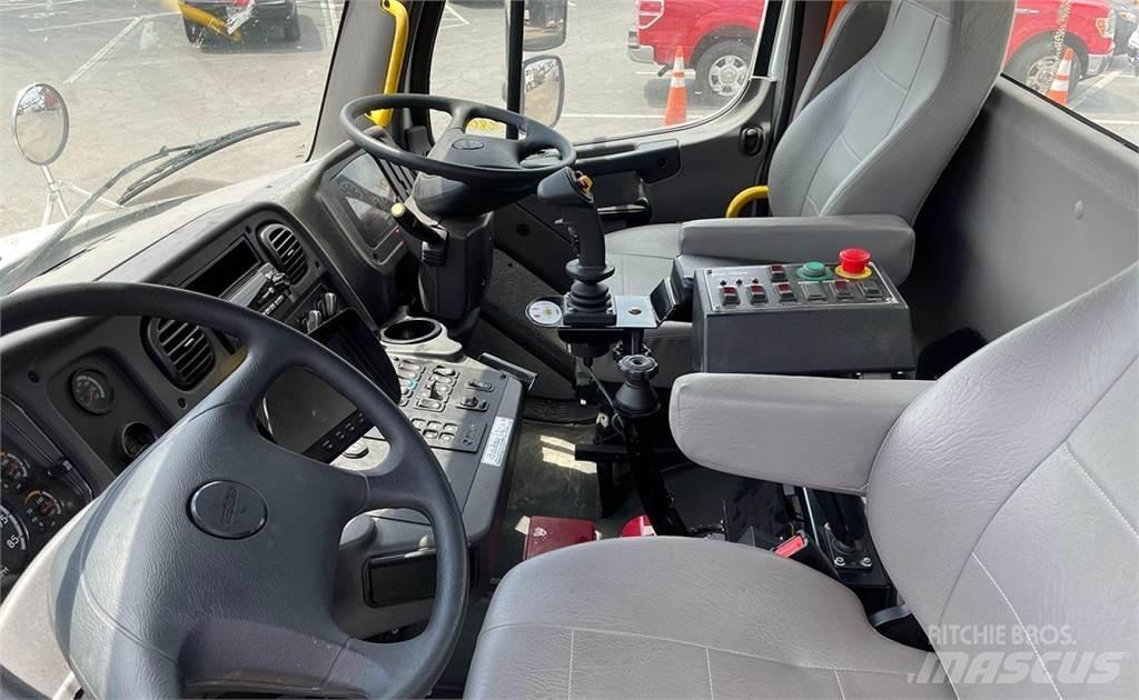 Peterbilt 520 Atkritumu izvešanas transports