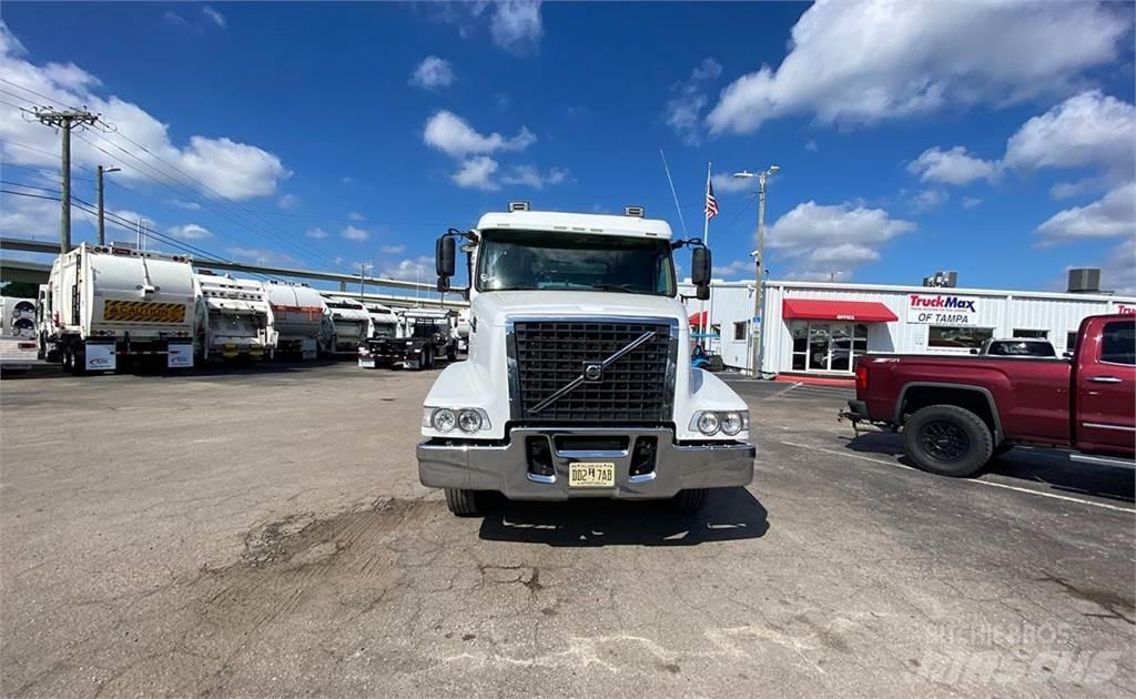 Volvo VHD64 Kabeļu pacēlājs nomontējamām kravas mašīnām