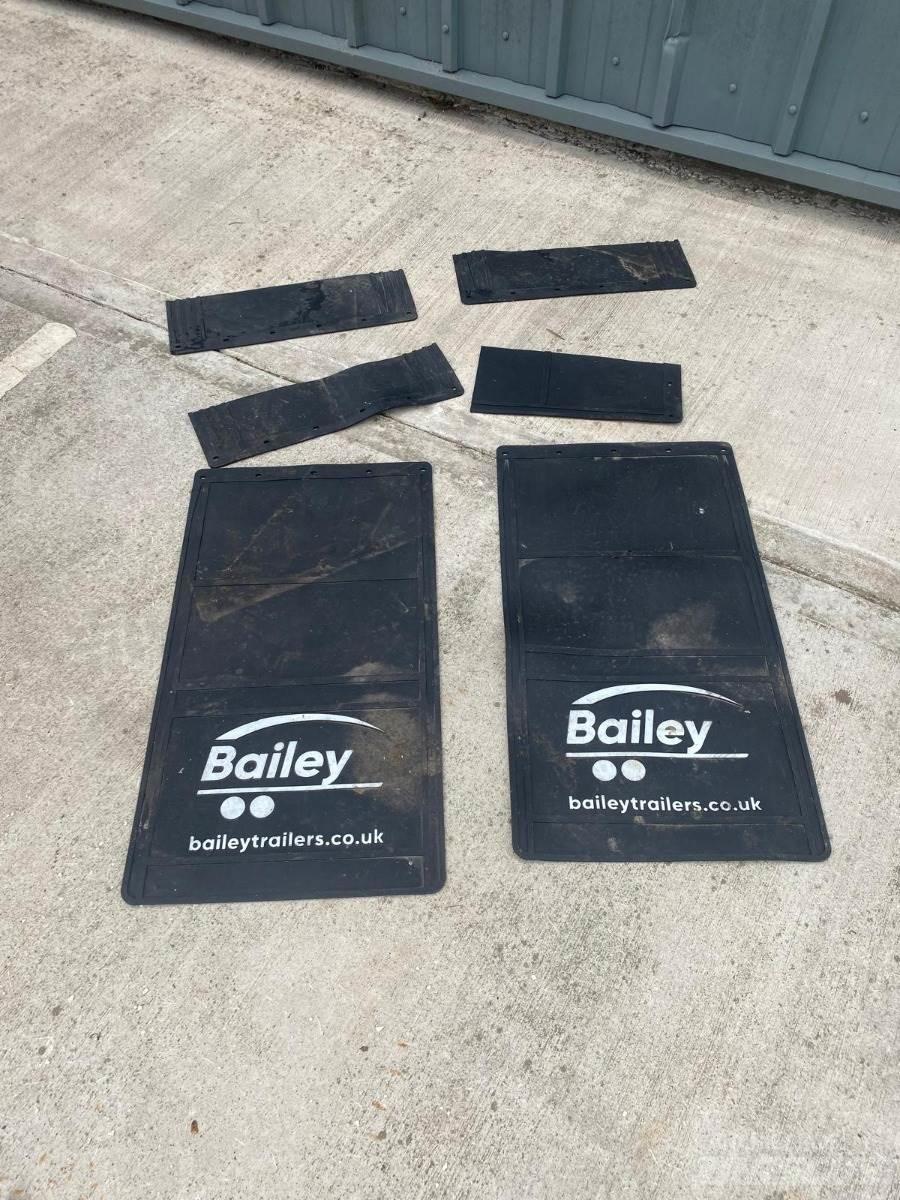 Bailey  Citas piekabes