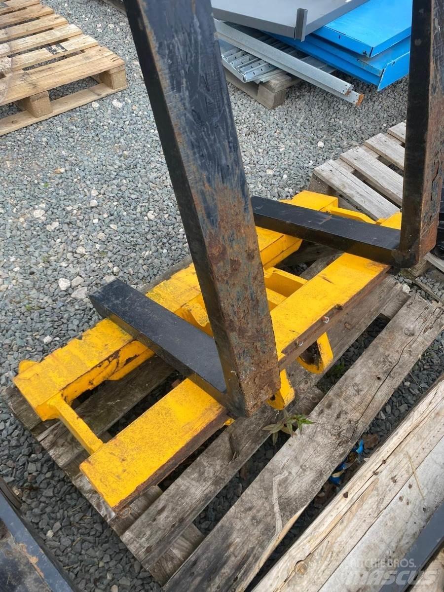 JCB  Lauksaimniecības pacēlāji
