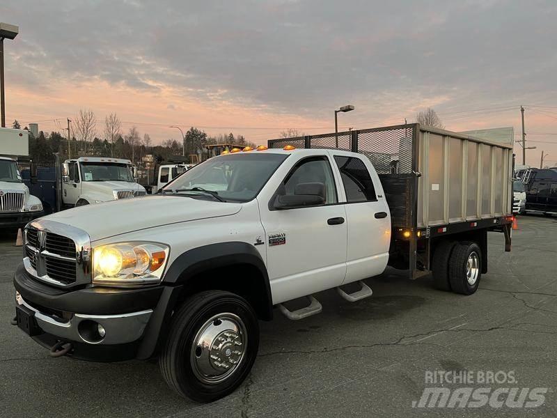 Dodge Ram 5500 Platformas/izkraušana no sāniem