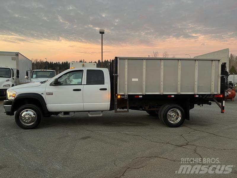 Dodge Ram 5500 Platformas/izkraušana no sāniem