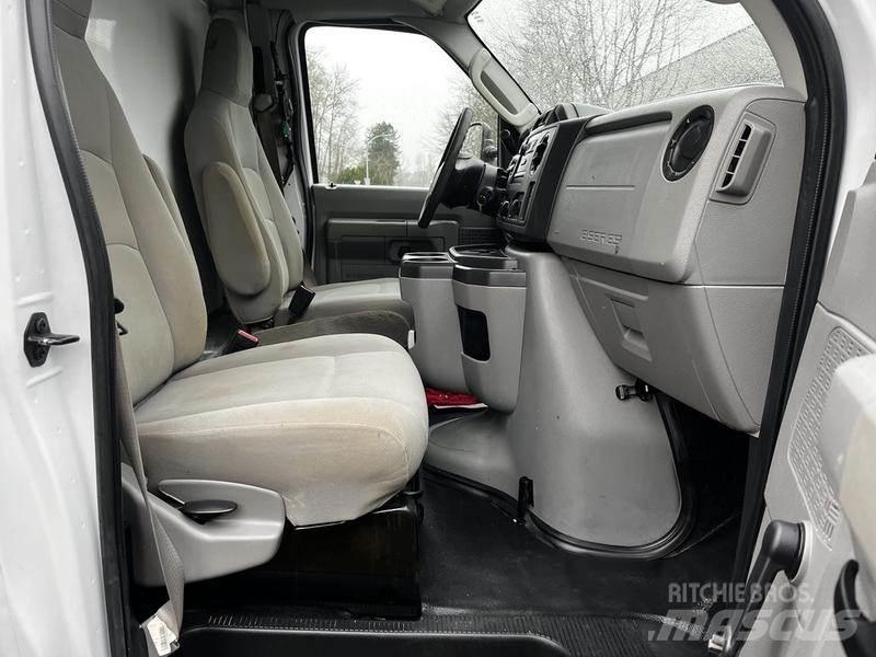 Ford Econoline Preču pārvadāšanas furgoni