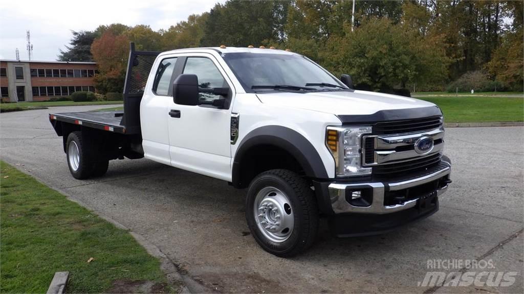 Ford F-550 Platformas/izkraušana no sāniem