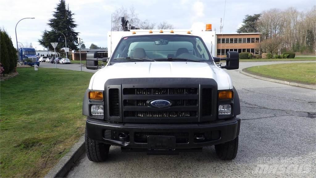 Ford F-550 Smagās mašīnas ar celtni