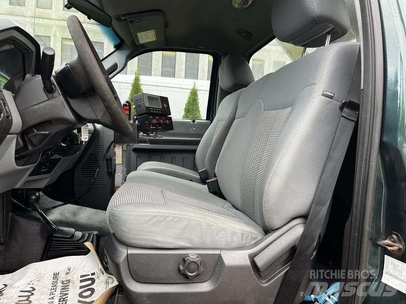 Ford F-550 Sniega naži un tīrītāji