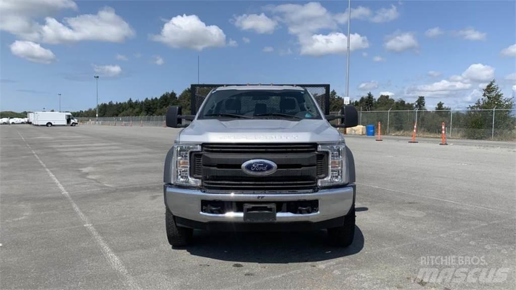 Ford F-550 Platformas/izkraušana no sāniem