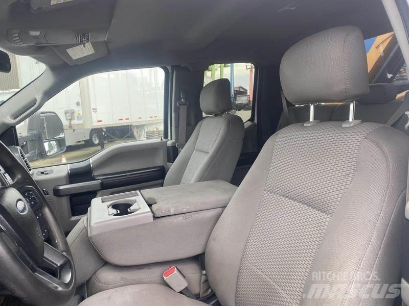 Ford F-550 Smagās mašīnas ar celtni