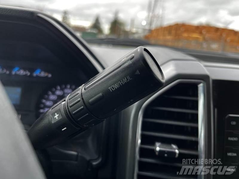 Ford F-550 Platformas/izkraušana no sāniem