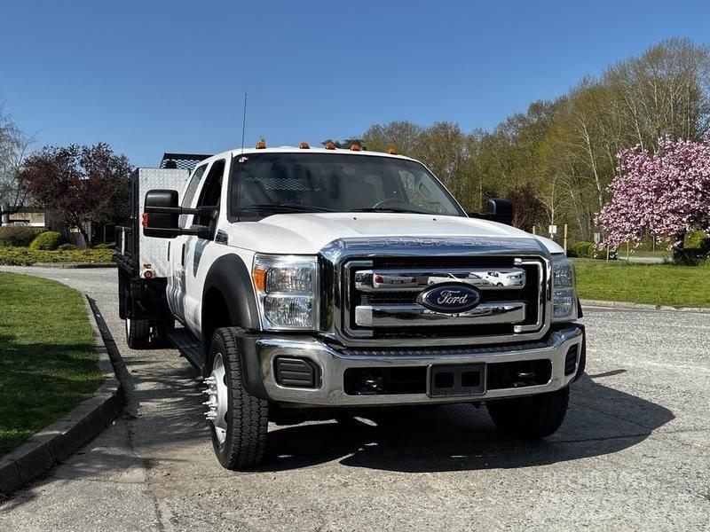 Ford F-550 Platformas/izkraušana no sāniem